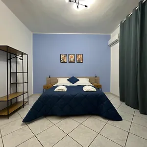 Couette-café In Riva Al Mare, Gela